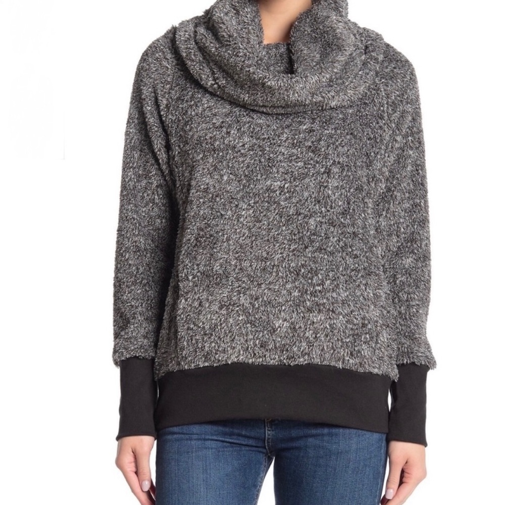 Te Verde Grey Cowl Neck Fleece Eyelash
Pullover Sweater Size M